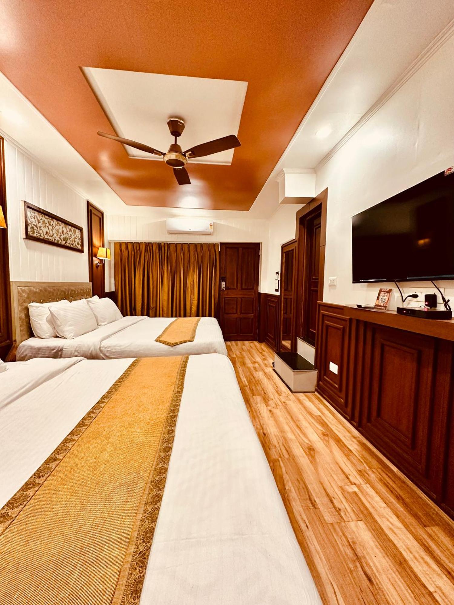 Walisons Hotel Srinagar  Exterior photo