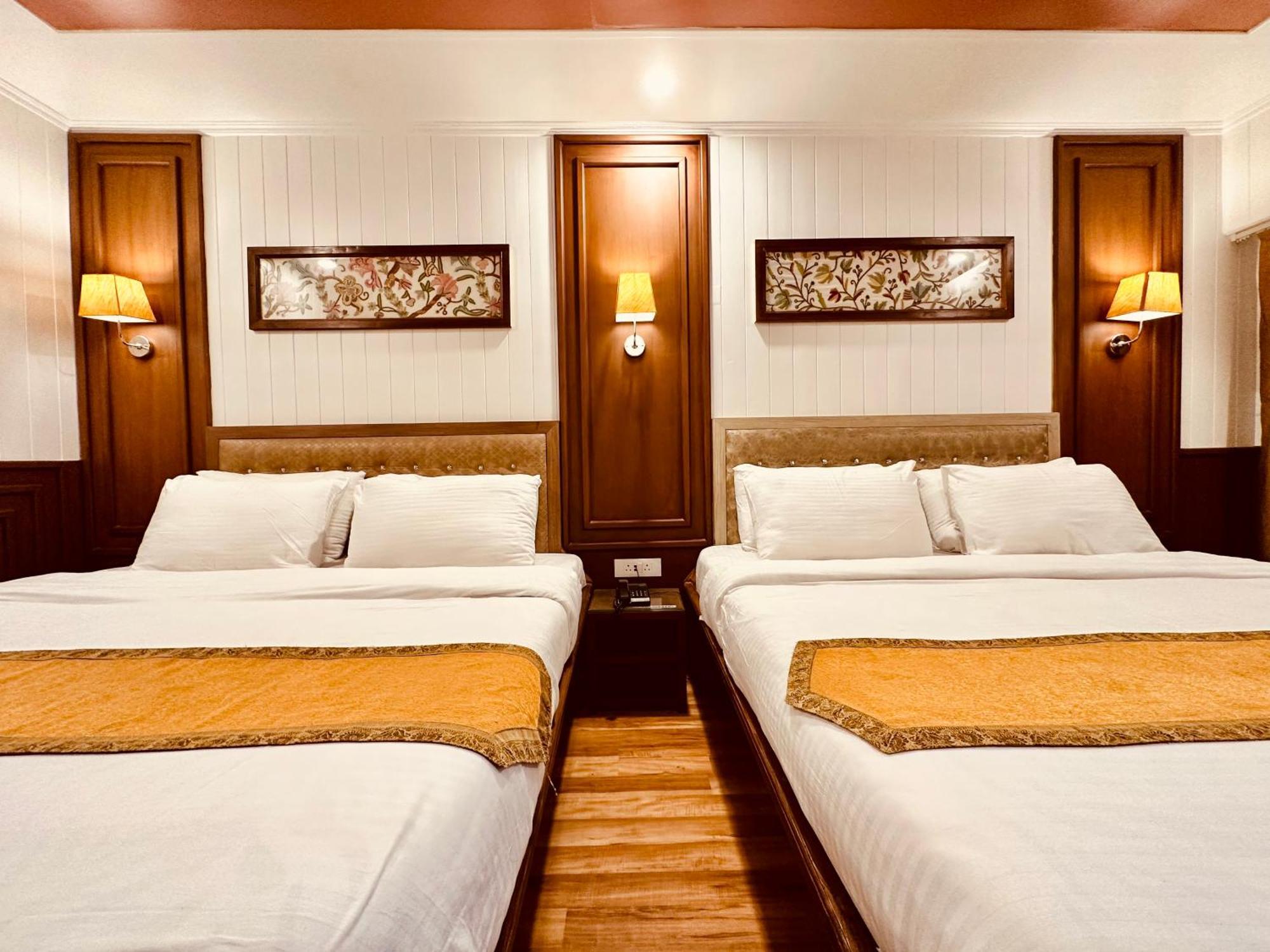 Walisons Hotel Srinagar  Exterior photo