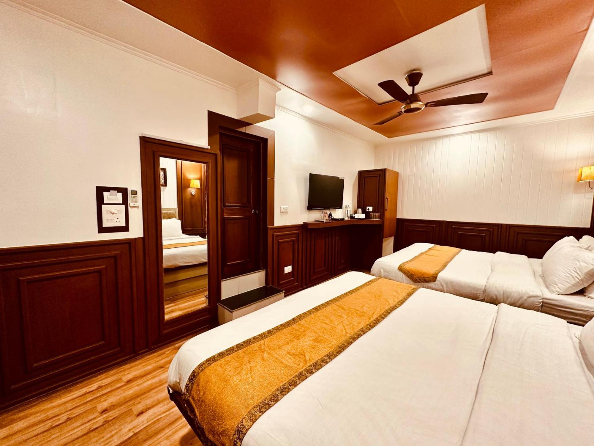 Walisons Hotel Srinagar  Exterior photo