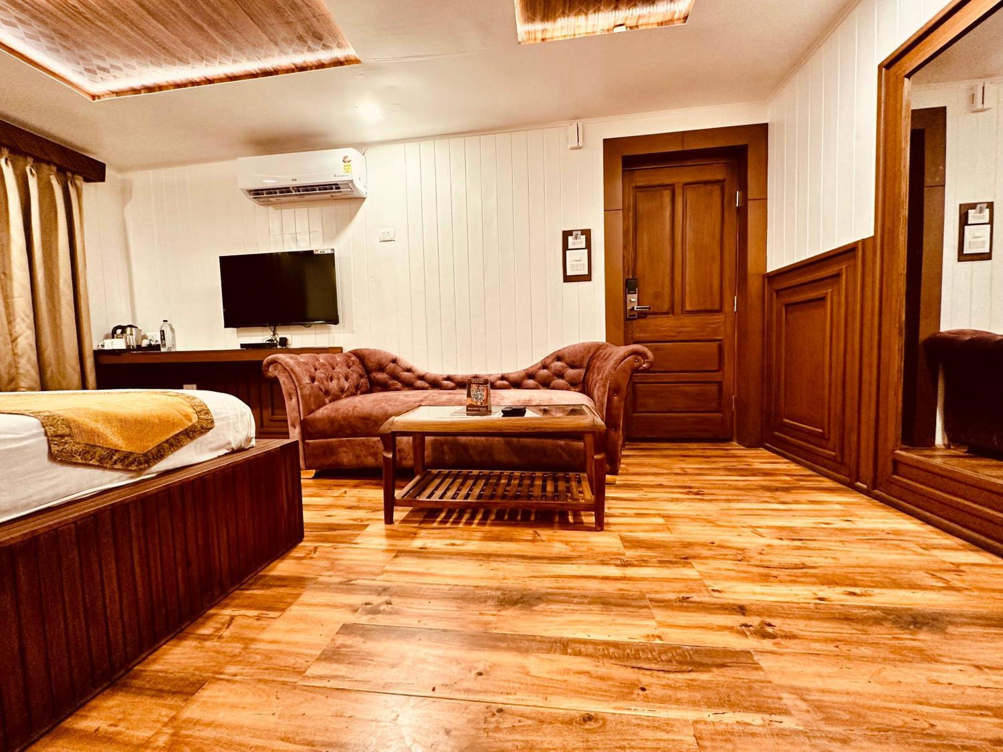 Walisons Hotel Srinagar  Exterior photo