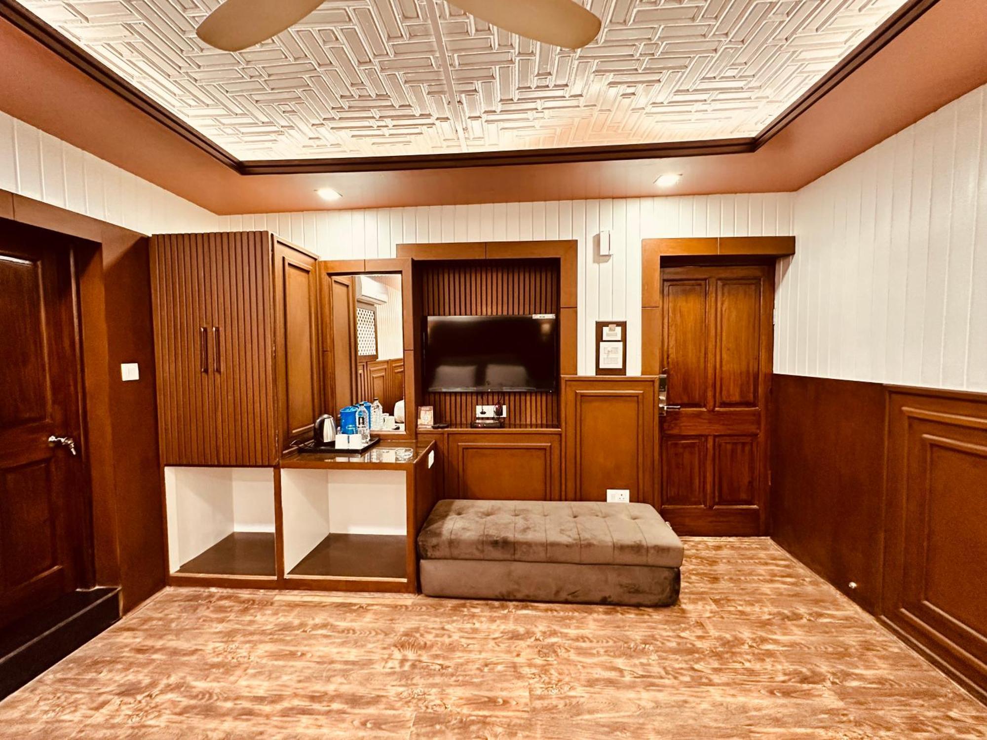 Walisons Hotel Srinagar  Exterior photo
