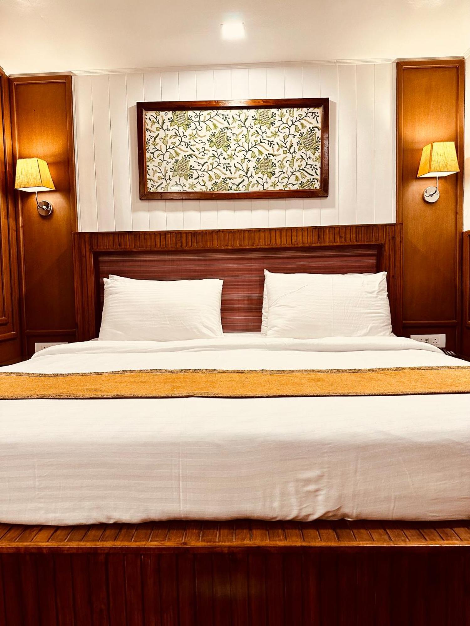 Walisons Hotel Srinagar  Exterior photo