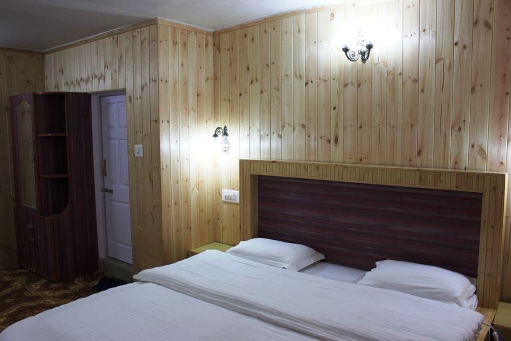 Walisons Hotel Srinagar  Exterior photo