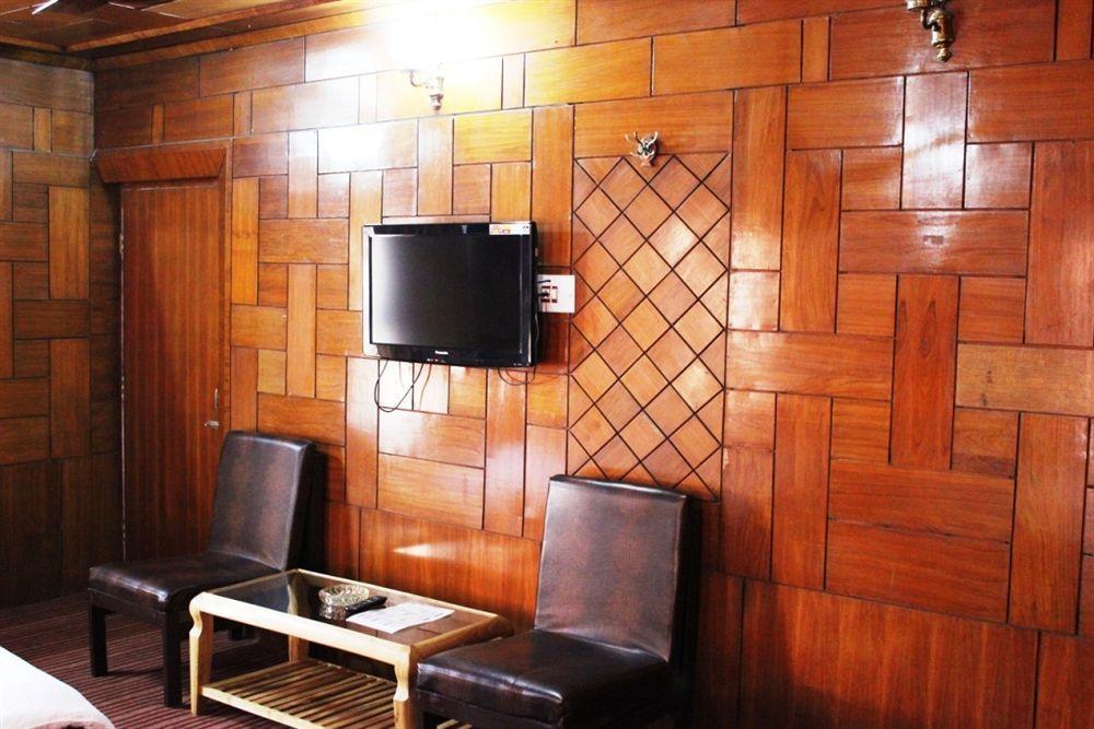 Walisons Hotel Srinagar  Exterior photo