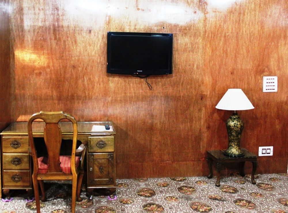 Walisons Hotel Srinagar  Exterior photo