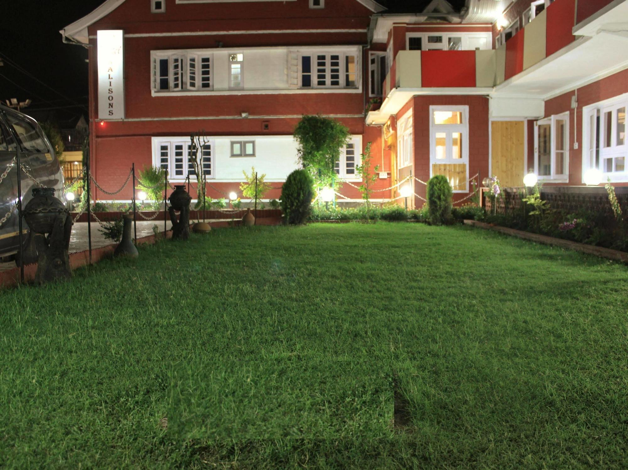 Walisons Hotel Srinagar  Exterior photo