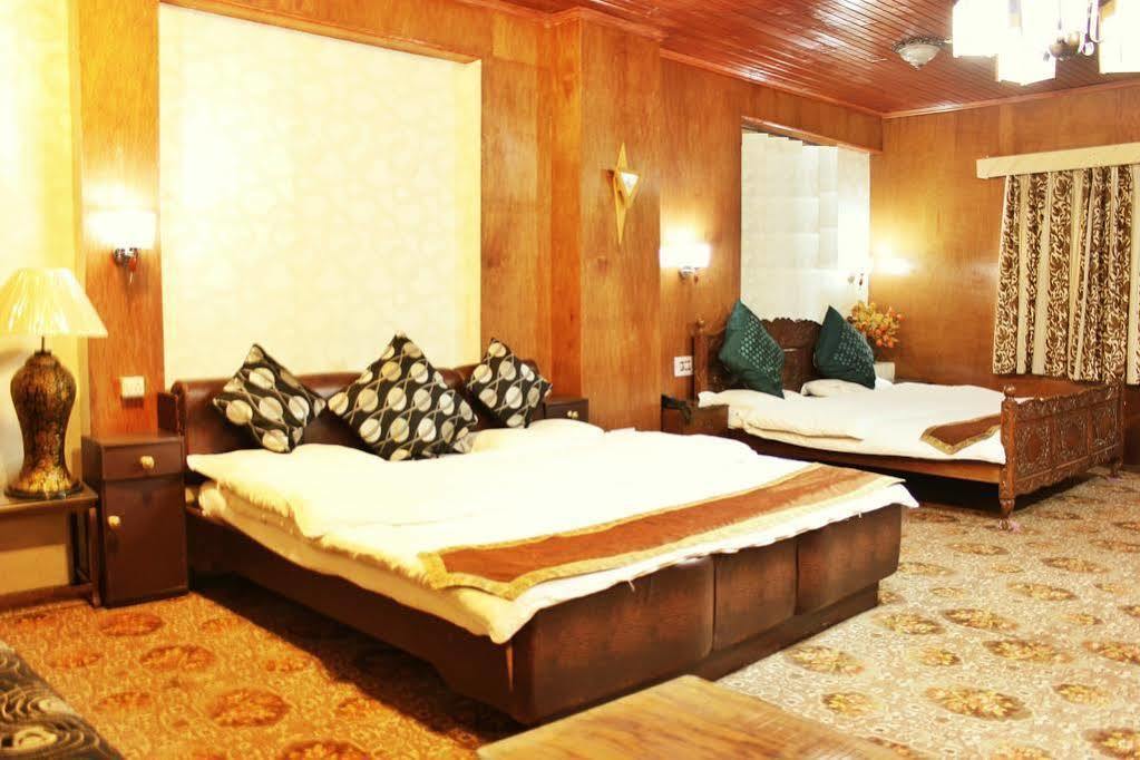 Walisons Hotel Srinagar  Exterior photo