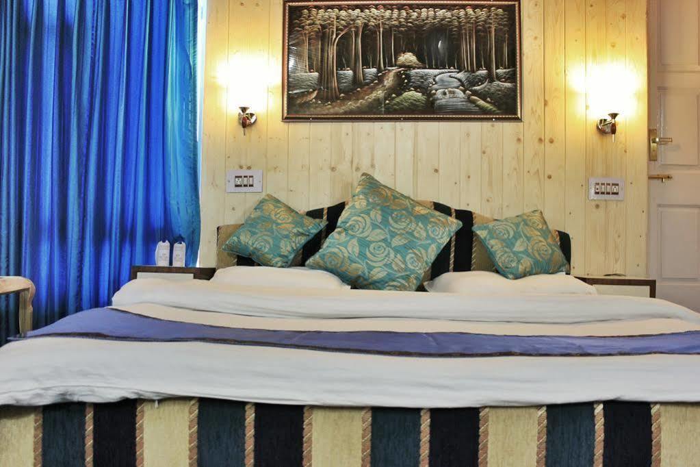 Walisons Hotel Srinagar  Exterior photo