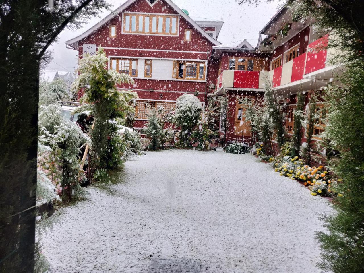 Walisons Hotel Srinagar  Exterior photo