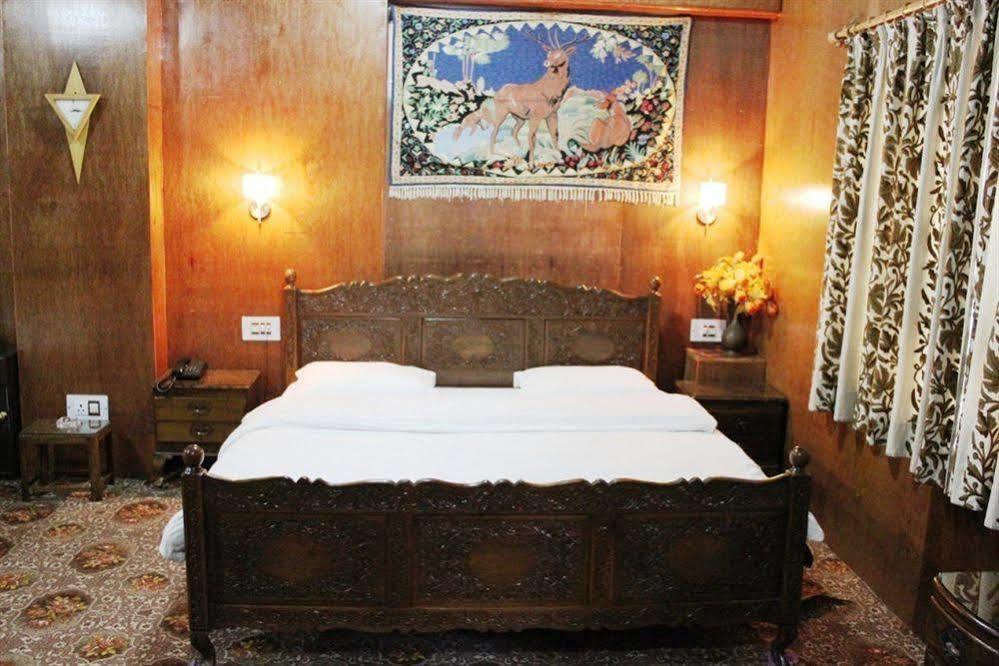 Walisons Hotel Srinagar  Exterior photo